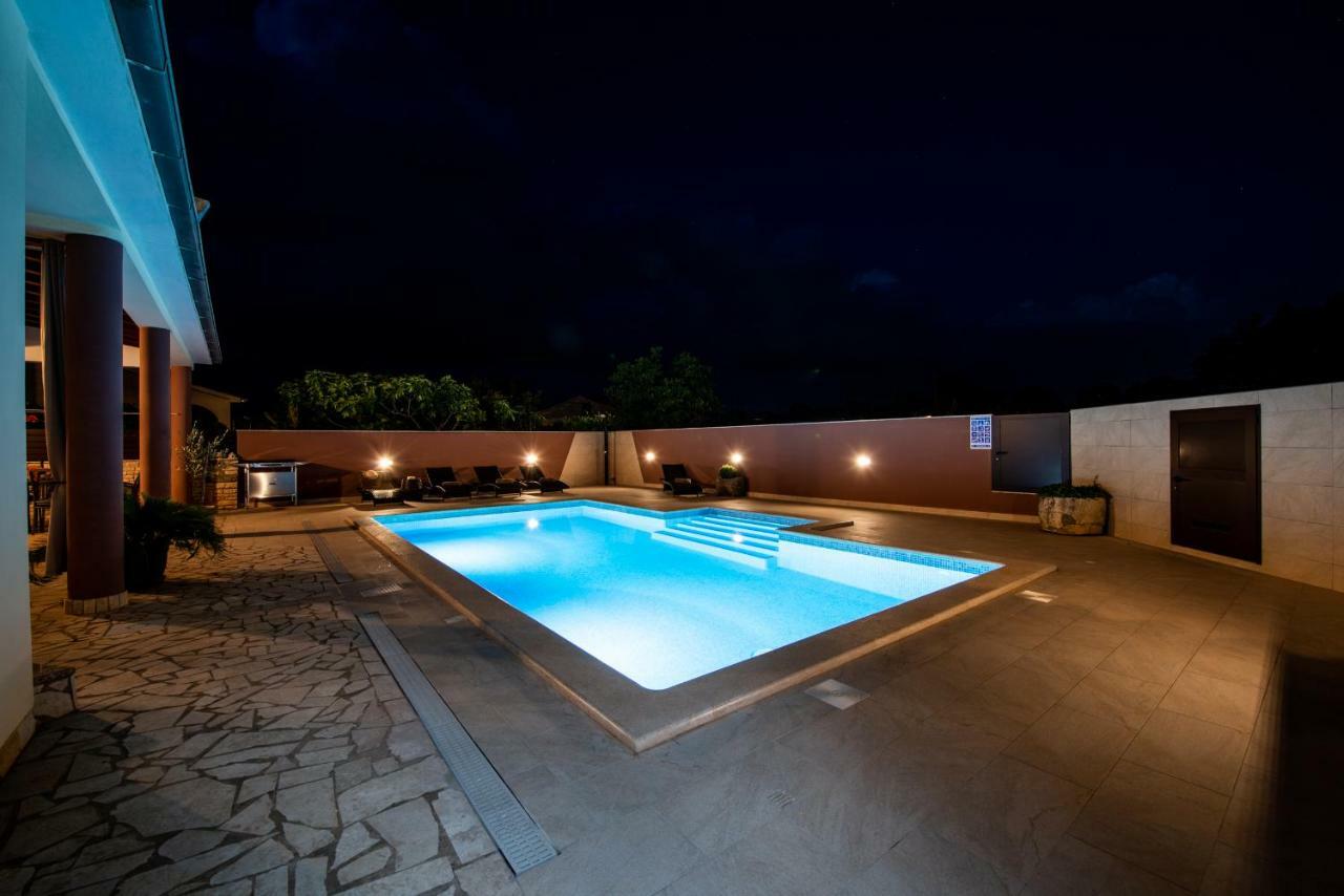 Villa Komel With Pool Fažana Exteriér fotografie
